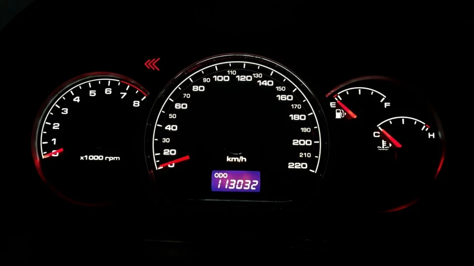 Оптитронне підсвічування панелі приладів від igzelledtuning