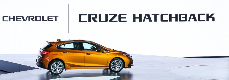 Тізер 2017 Cruze Hatchback Reveal 4
