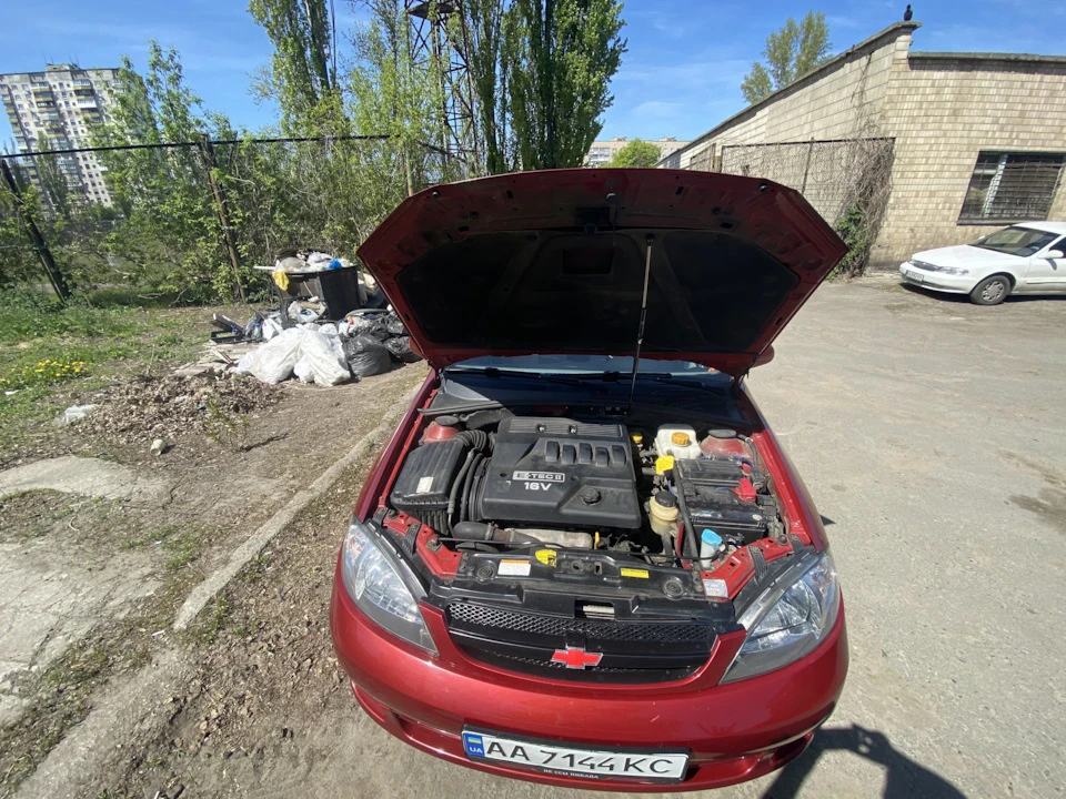 Газовий упор капота