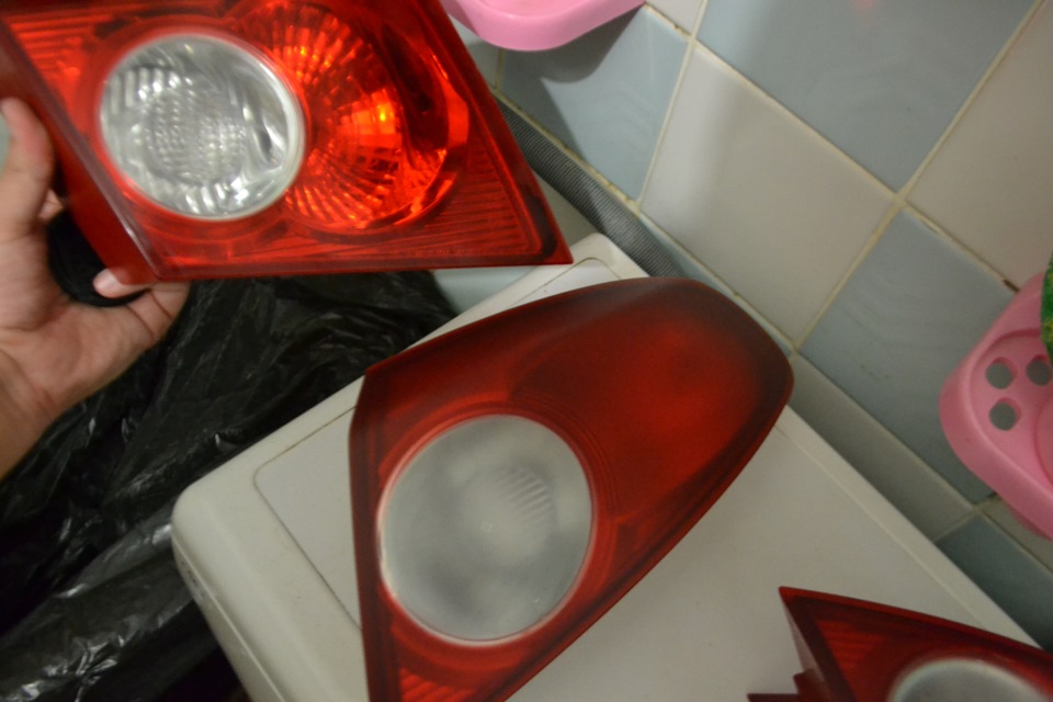Задні ліхтарі в Plasti Dip 4