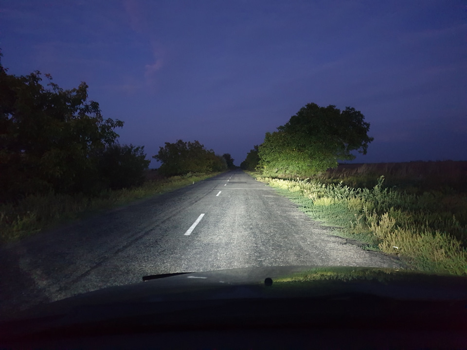 Як світять світлодіодні лампи rVolt RC01 h4 2