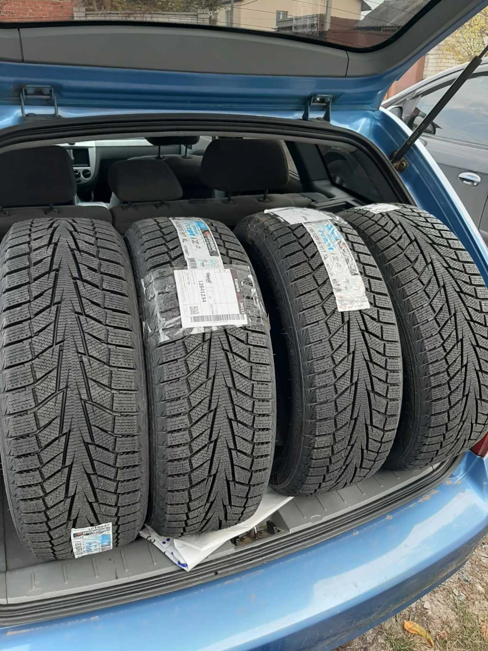 Гуму купив. До зими готовий. Hankook Winter i*Cept iZ2 W616 ❄☃⛄🚘