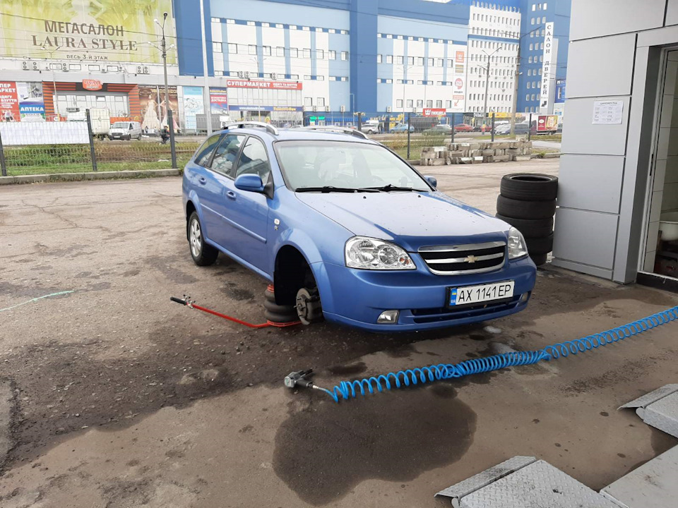 Заміна стійок стабілізатора, масла, задніх колодок. Зимова гума з дисками вагончику. 1