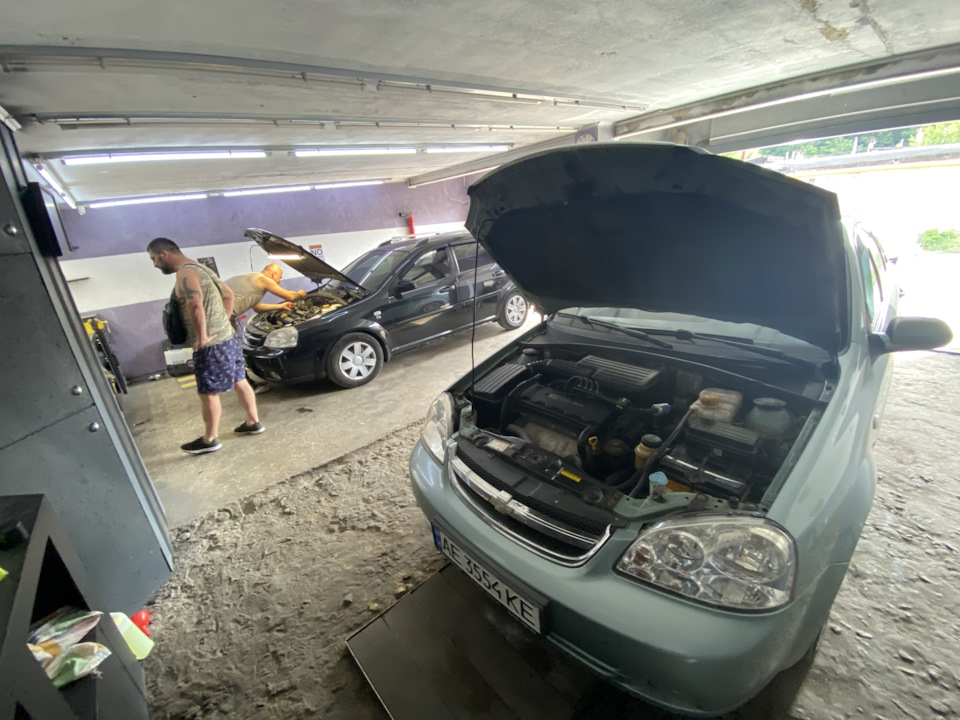 Не реагує на педаль газу та заводиться з 5 разів 1