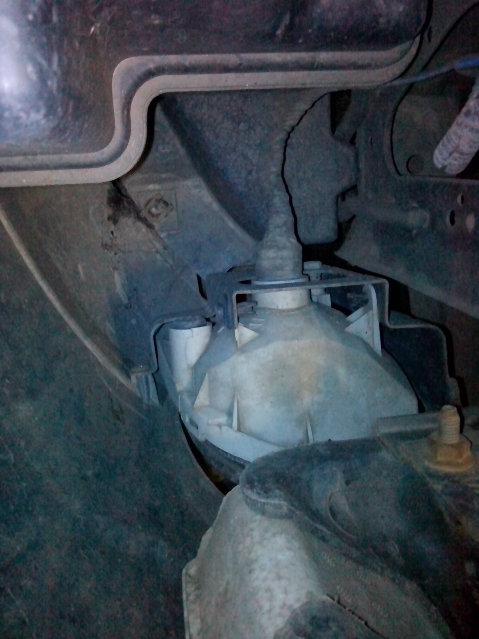 Положення протитуманки щодо дірок у бампері. 1