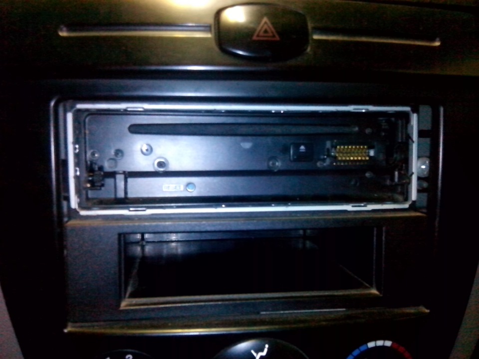 Заміна магнітоли (Sony CDX-GT300EE на Sony DSX-A40UE) 2