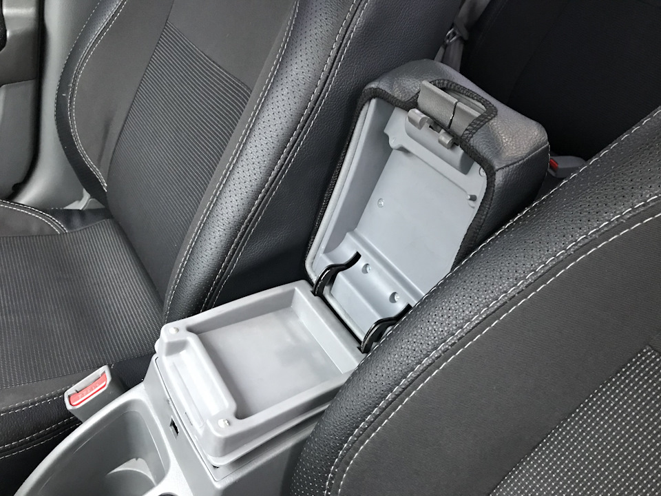 Кришка з підлокітником від Optra в універсал Lacetti 1