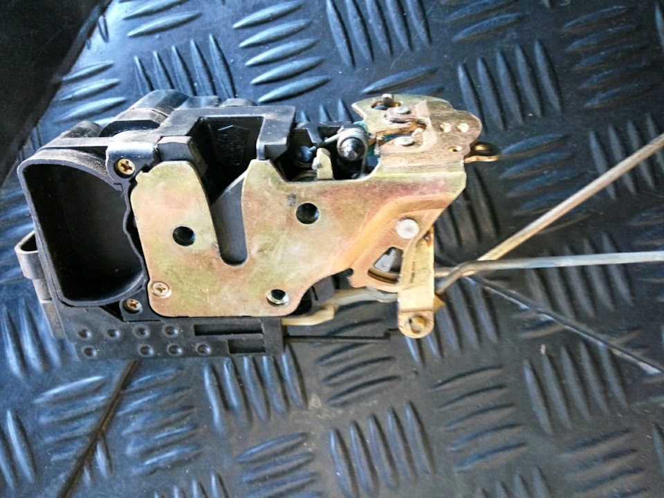 Заміна приводу дверей водія (замка). GM #96272643 2