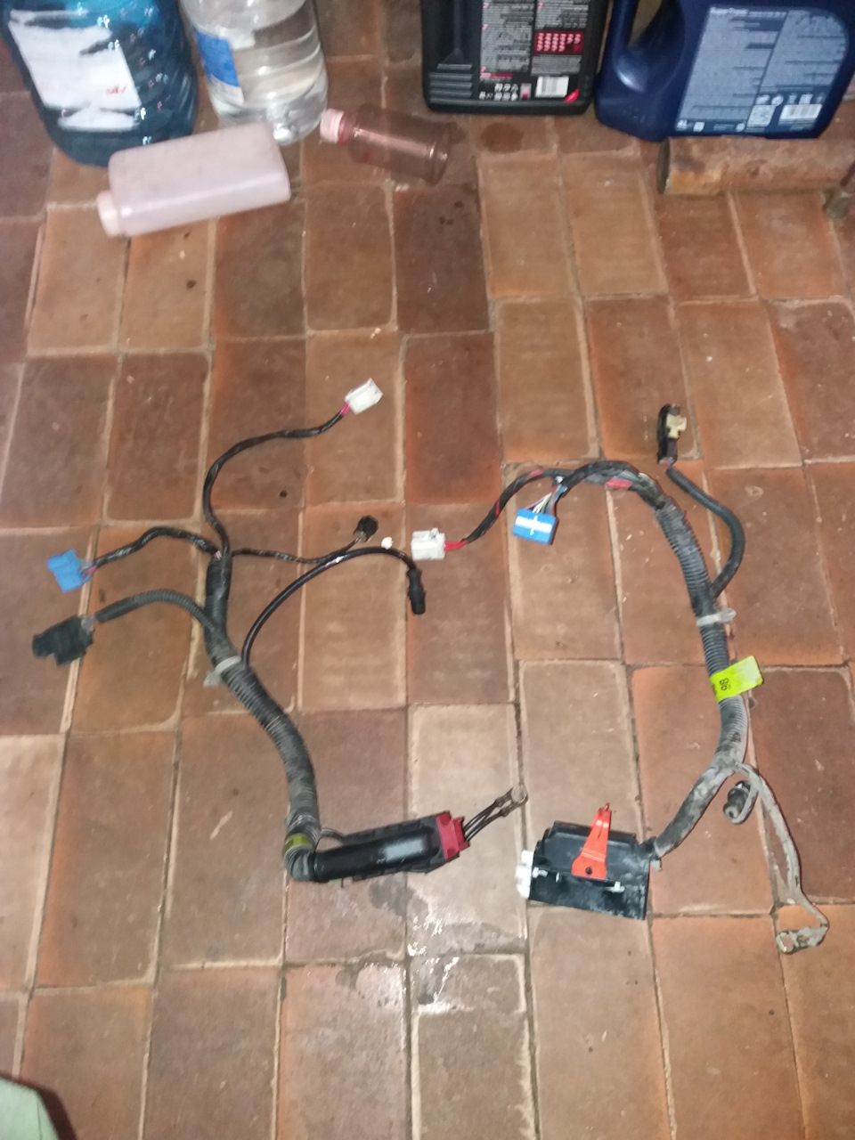 ABS+TCS. 4
