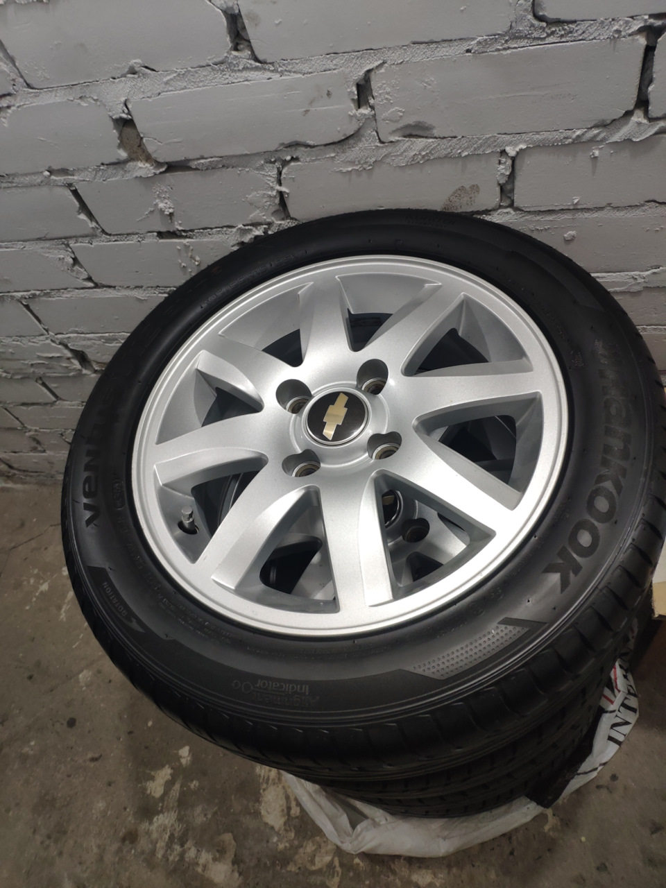 Новий комплект на весну диски + гума Hankook Ventus V12 Evo2 195 55 15 4