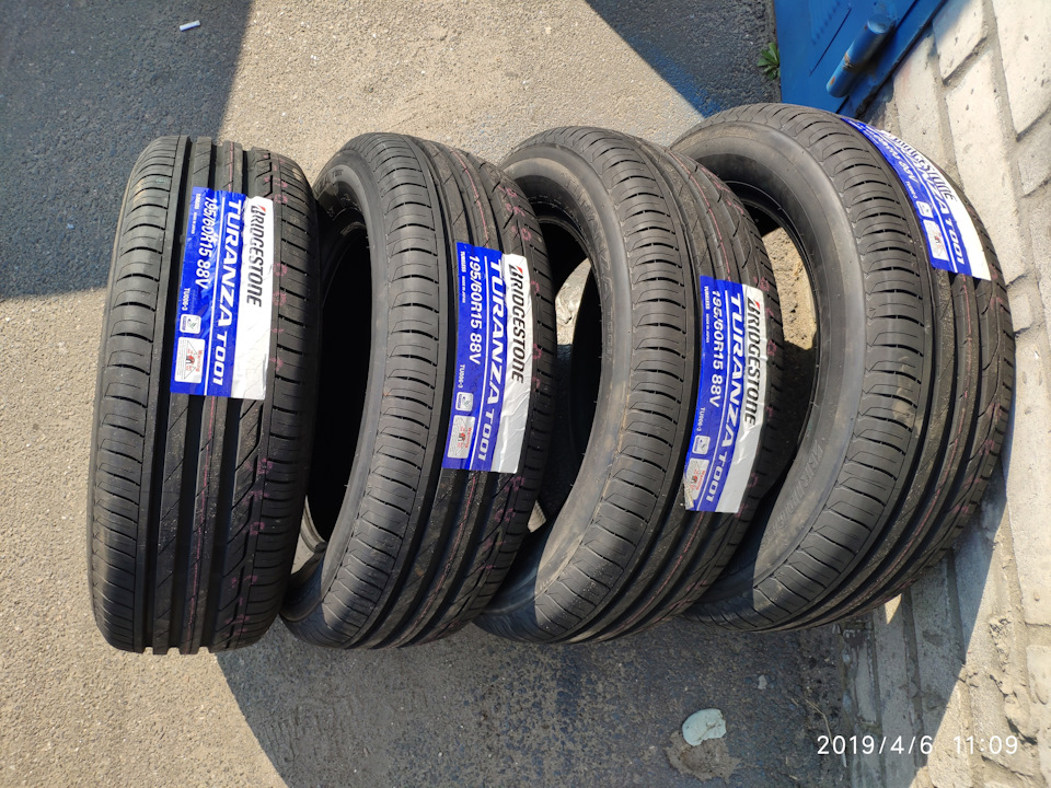 Обновлення літо Bridgestone Turanza T001 195/60 R15 88V 2