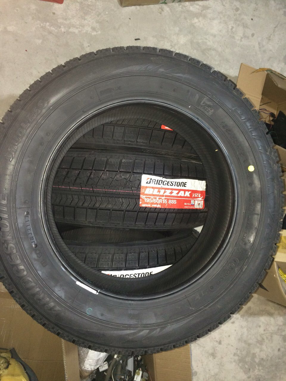 Оновлення зимової гуми BRIDGESTONE Blizzak VRX 195/60R15 3