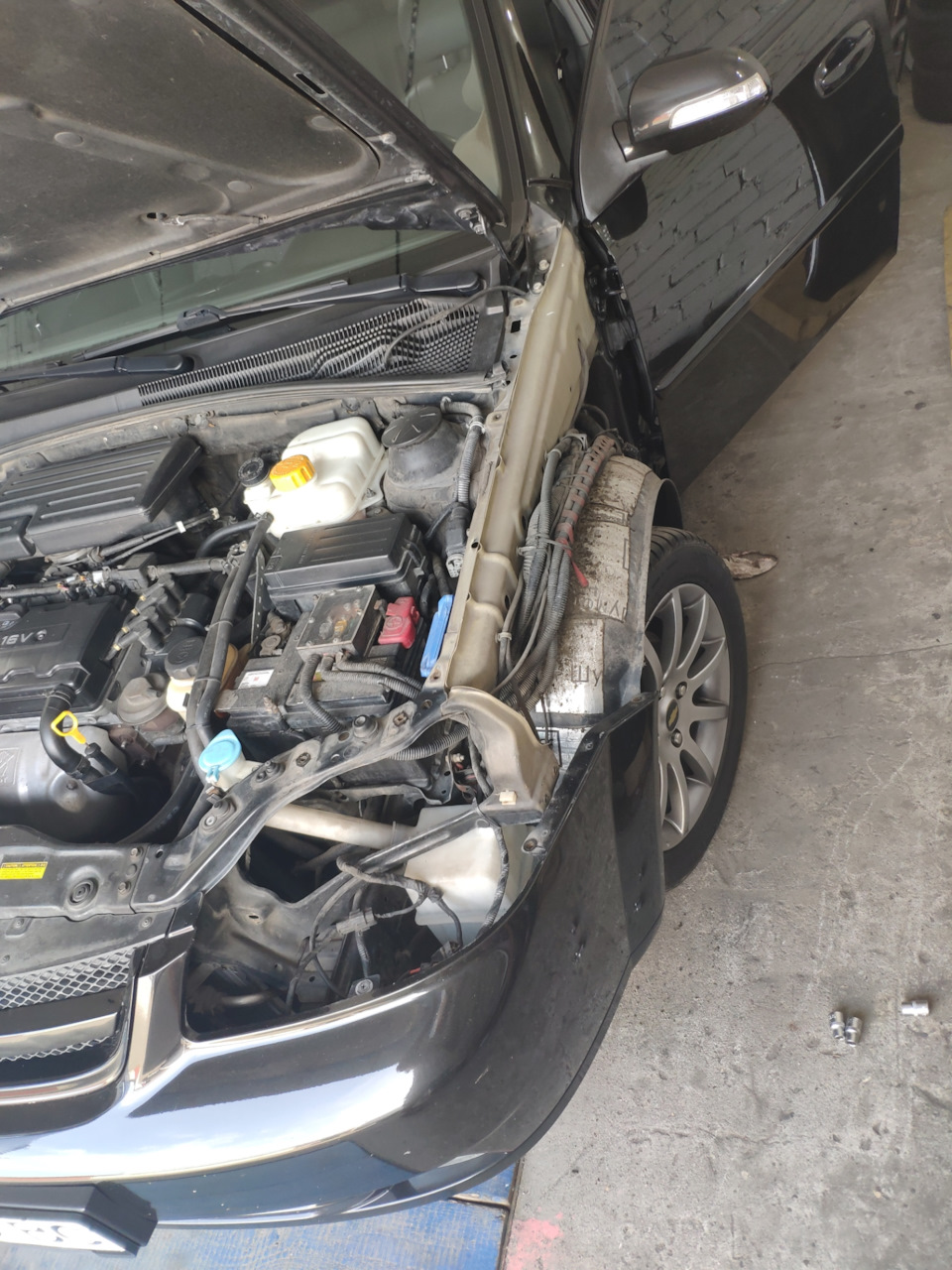 Заміна лівої петлі капота GM96417504 1