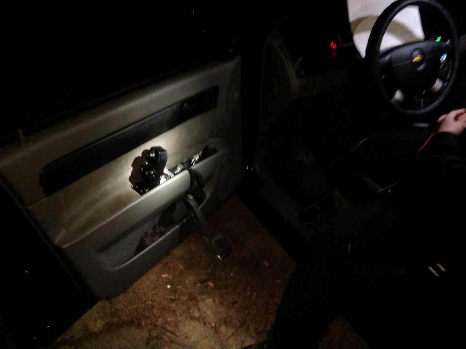 Пошук причини несправності функції auto опускання склопідйомника водія (частина 2) 2
