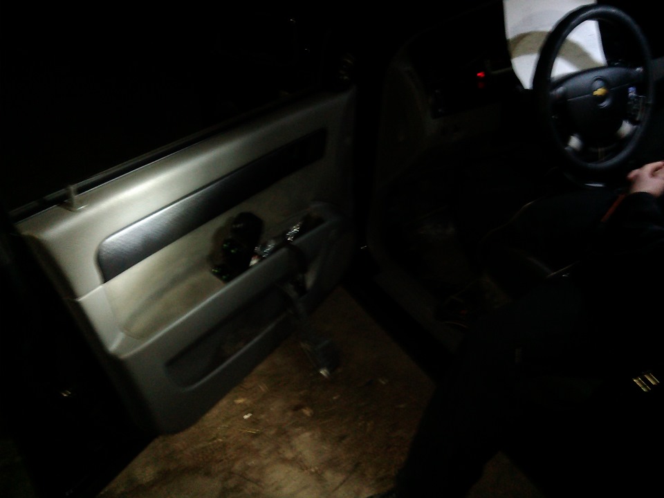 Пошук причини несправності функції auto опускання склопідйомника водія (частина 2) 1