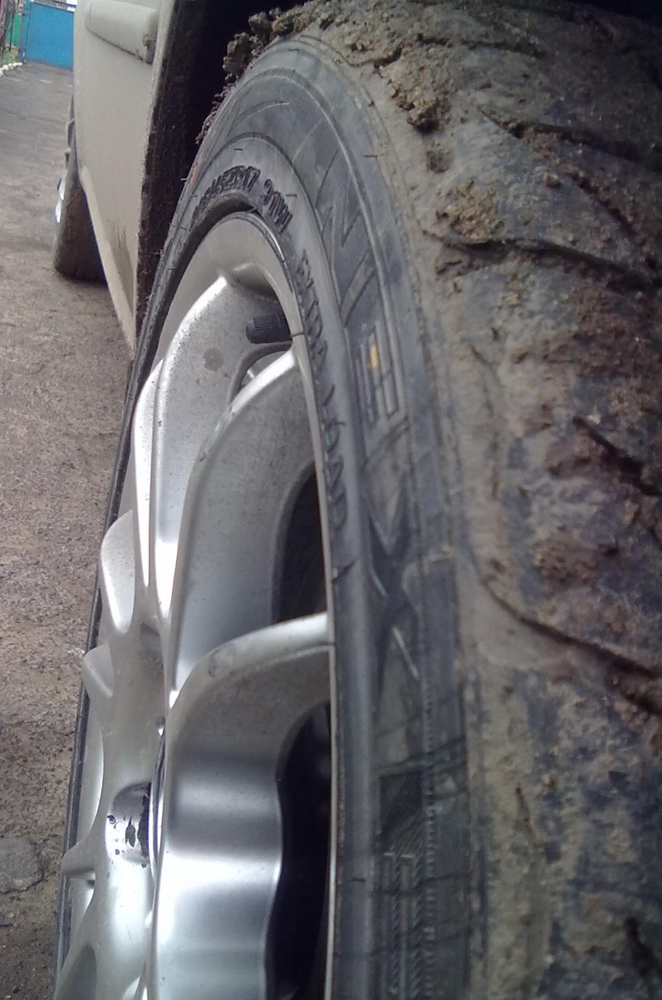 Диски на місці) 17 і NEXEN N9000 215/45 ZR17 4