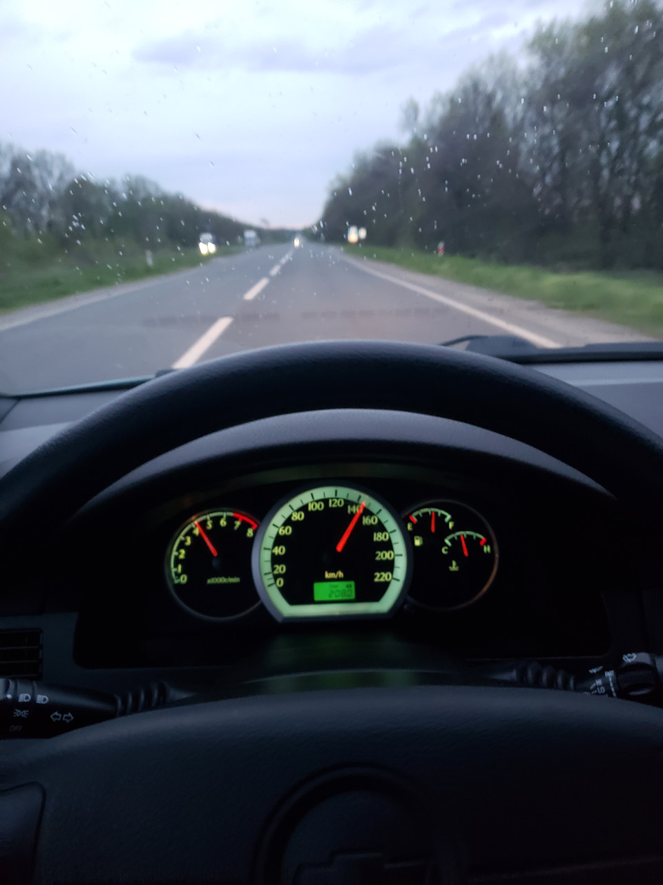 Далекий у повнапалу від e-auto і паливо в баку 2