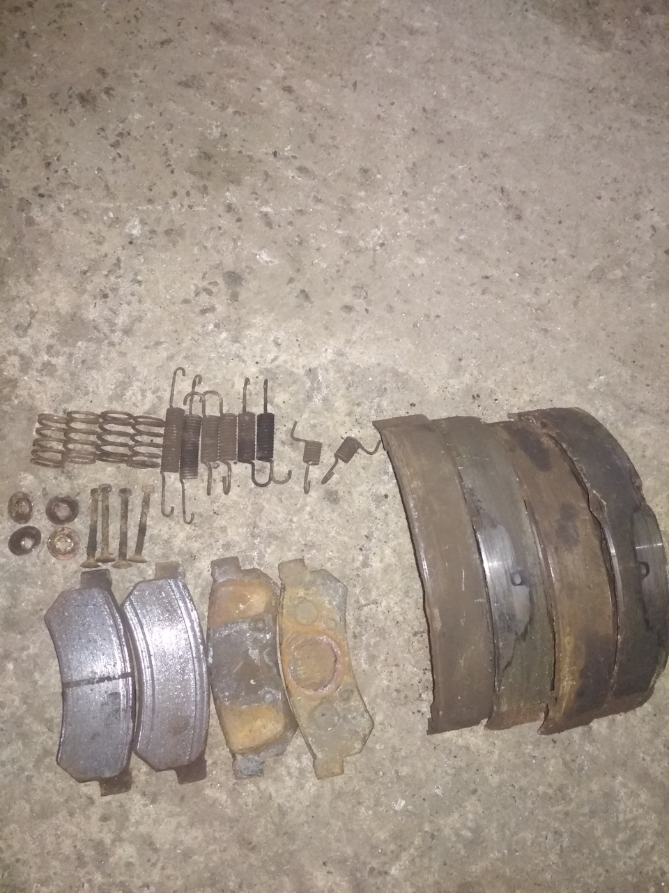 Заміна Колодок Ручника та Пружинок 4