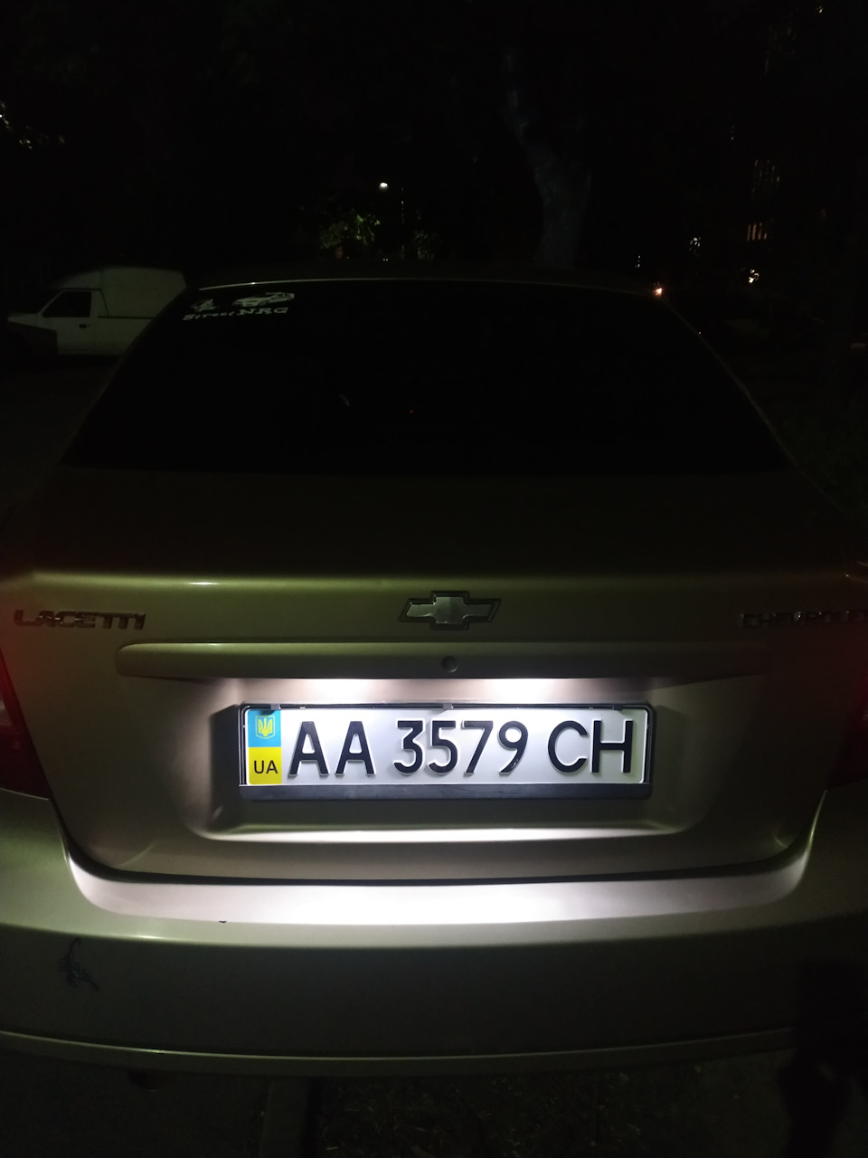 Заміна ламп (підсвічування номера) та підсвічування багажника 1