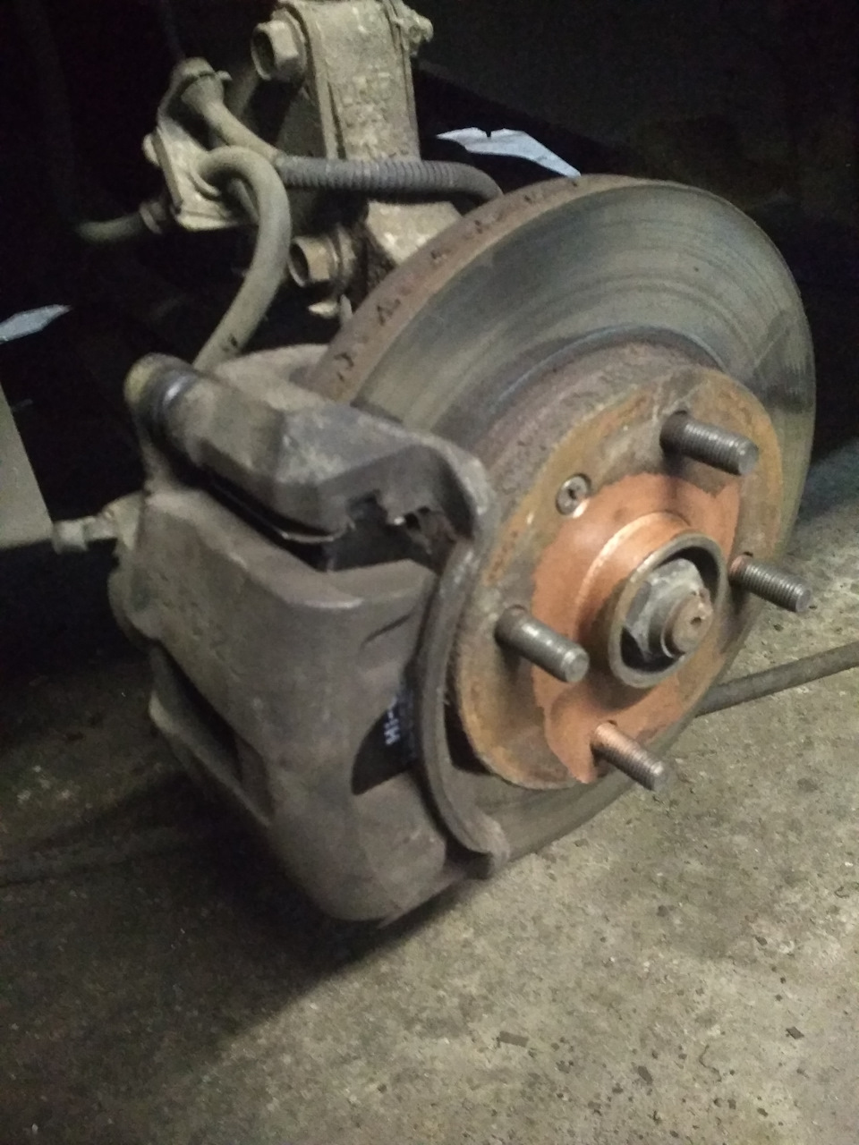 Заміна Передніх Гальмівних Колодок та Пильовиків Напрямних 1