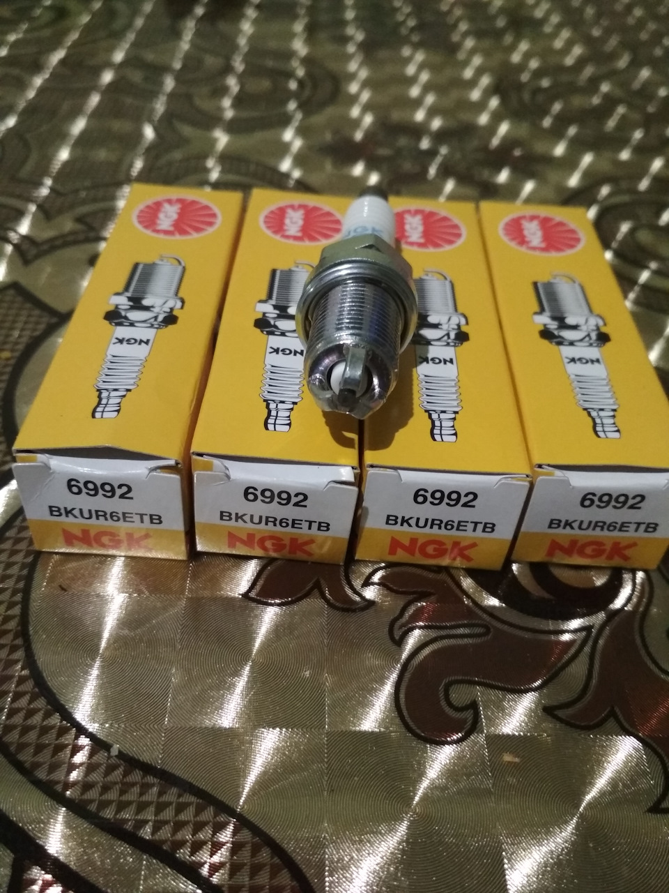 Зміна свічок NGK 3