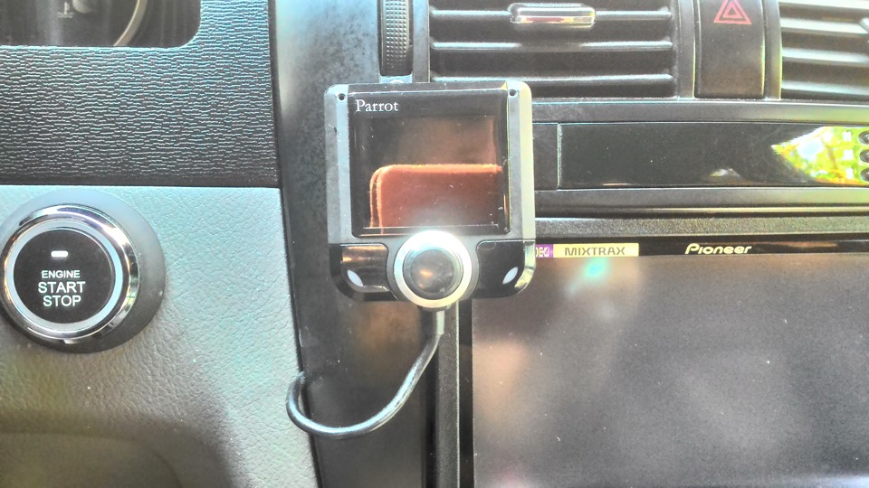 Встановив гучний зв'язок Bluetooth Parrot CK3200 LS-Color 2