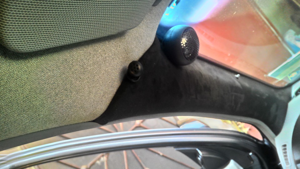 Встановив гучний зв'язок Bluetooth Parrot CK3200 LS-Color 1