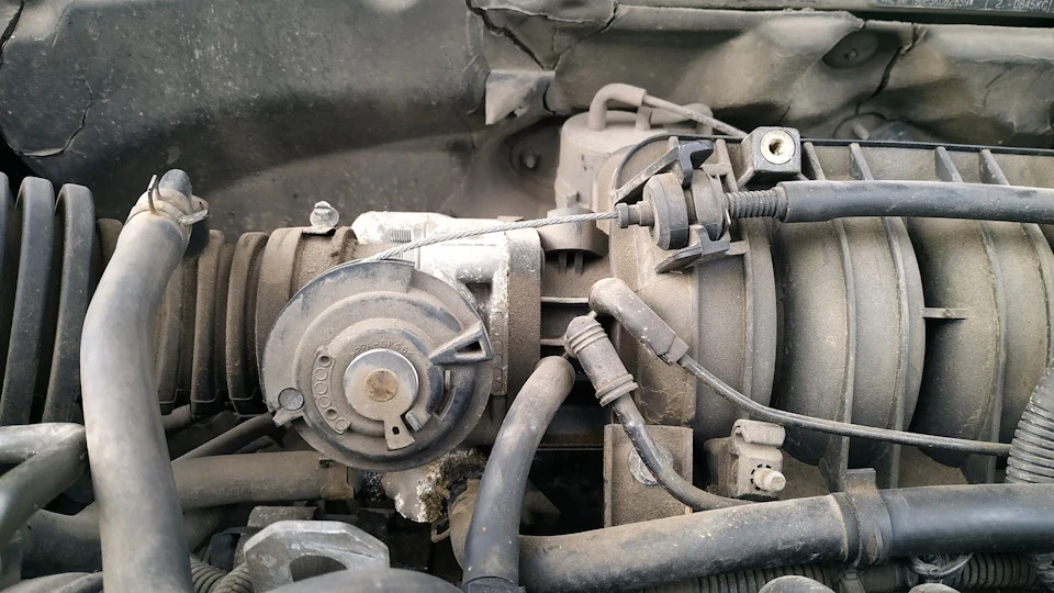 Підтікання Антифризу зі шлангів підігріву датчика ХХ