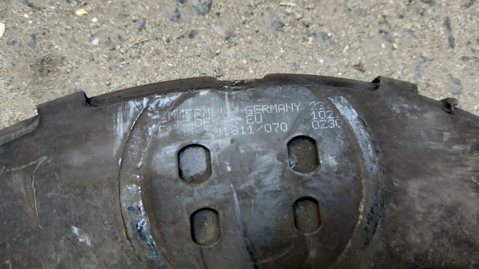 Заміна передніх гальмівних колодок 5