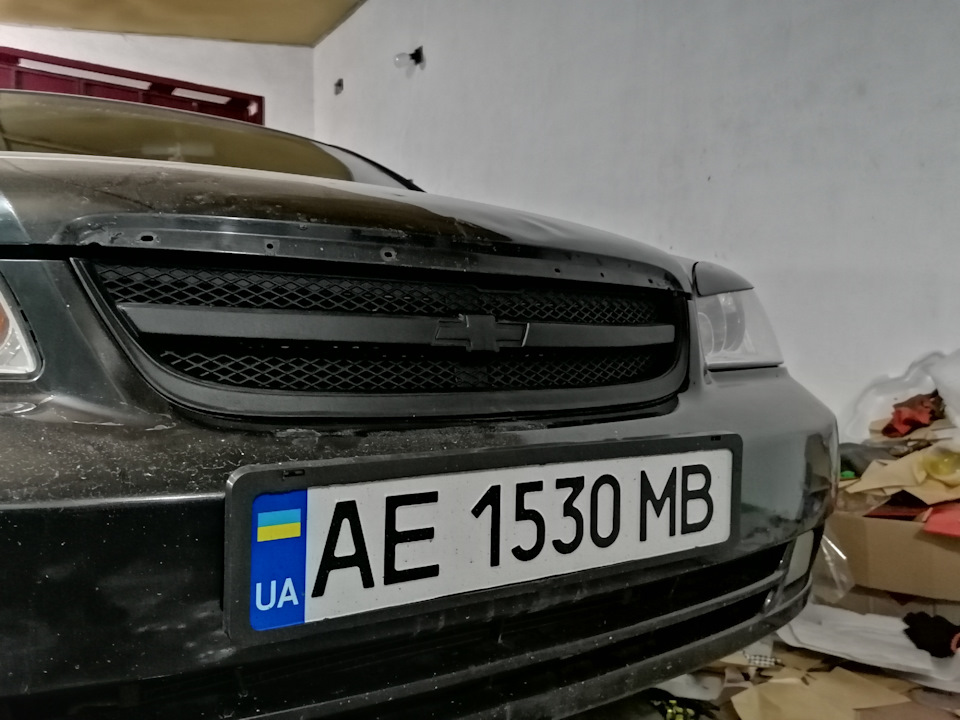 Заміна грати радіатора та шаблі капота 5