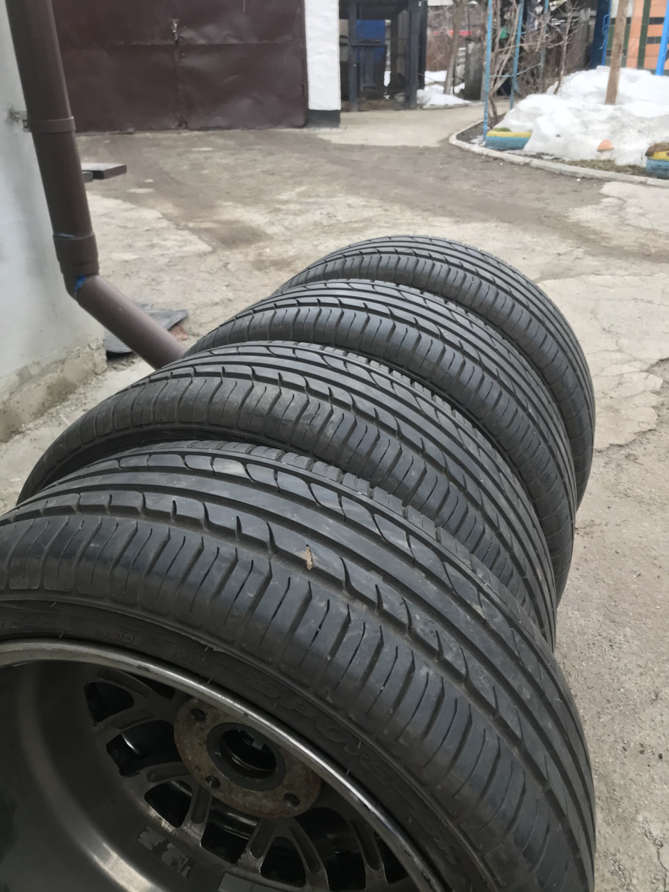 Продам гуму 205/40/17 1