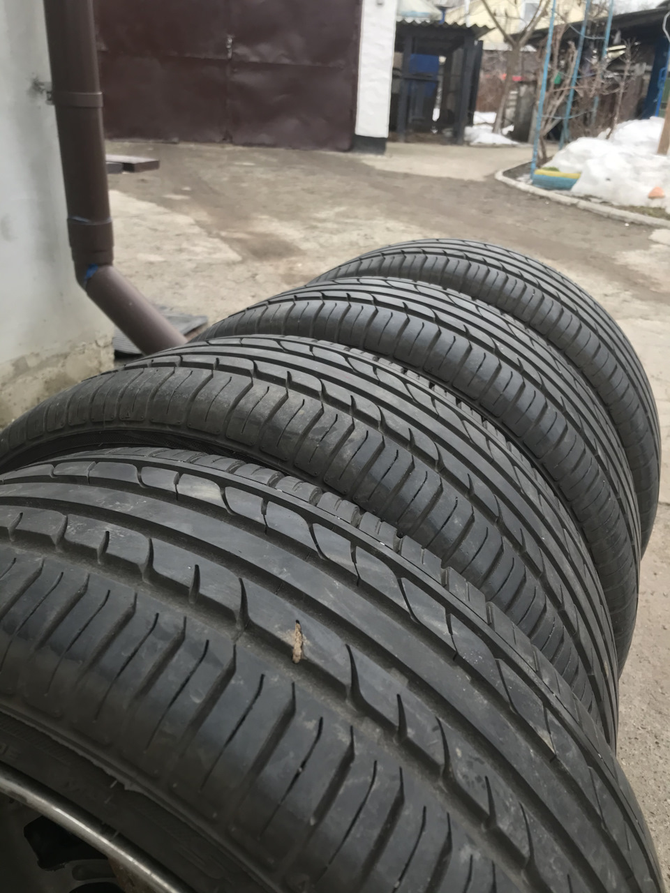 Продам гуму 205/40/17 2