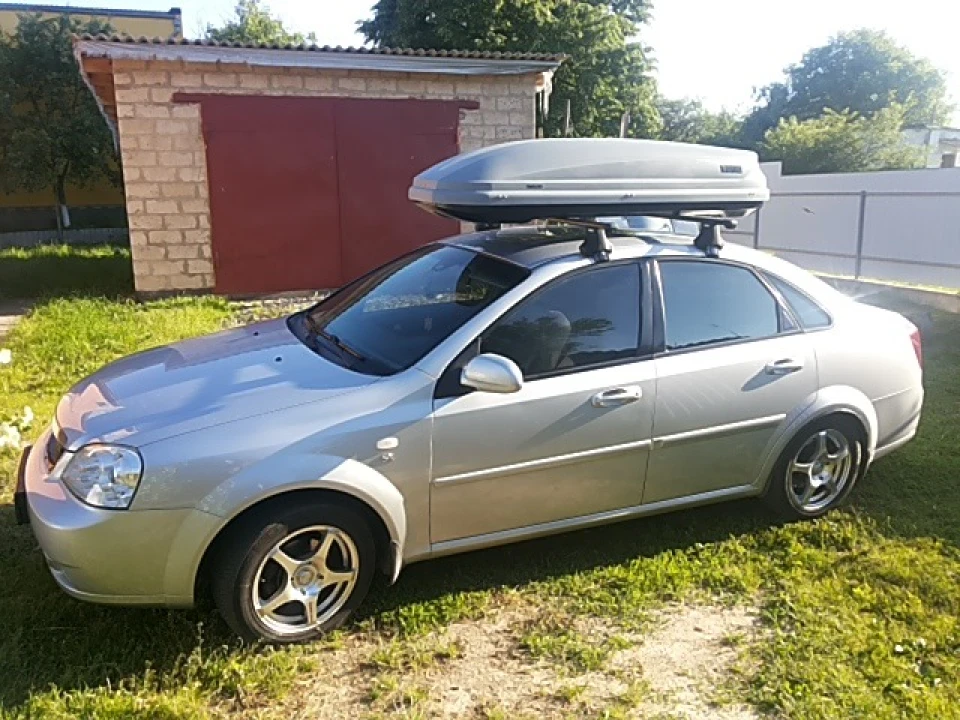 Thule на 750 упорах + TH-761 SquareBar + Бокс Thule Pacific 600
