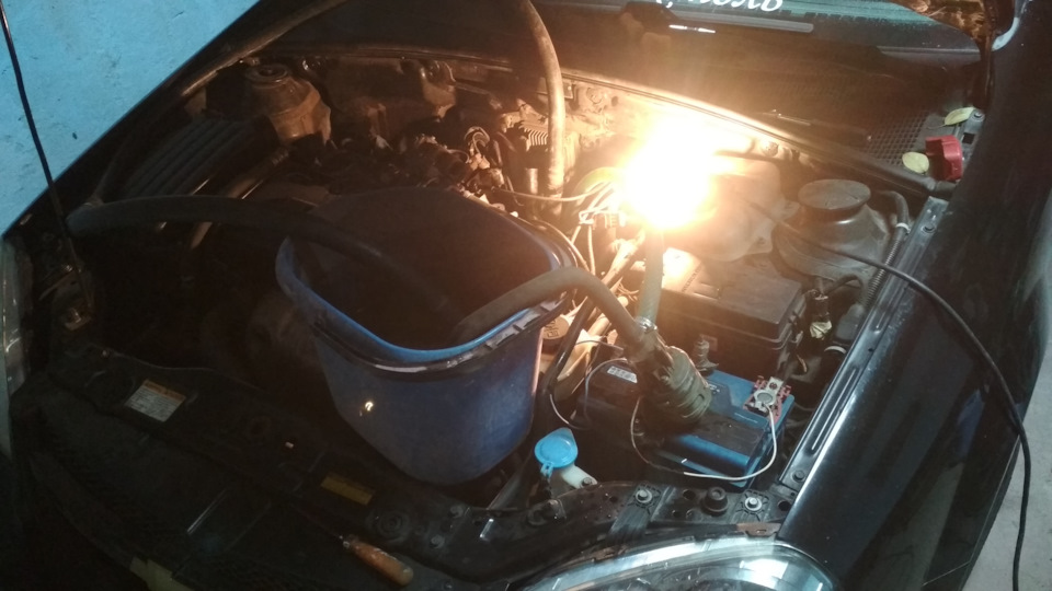 Промивка радіатора пічки опалення салону Chevrolet Lachetti за допомогою помпи 1