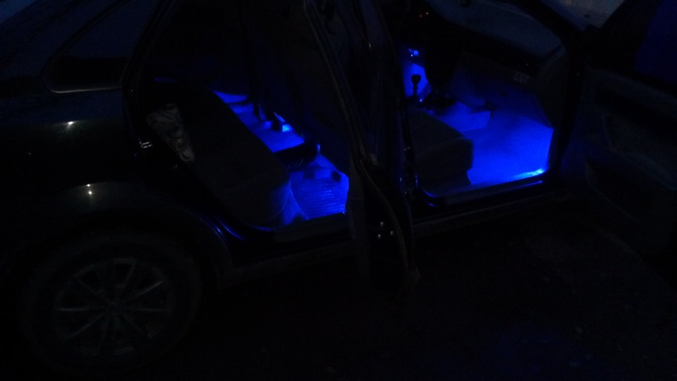 зробив підсвічування в ноги 1