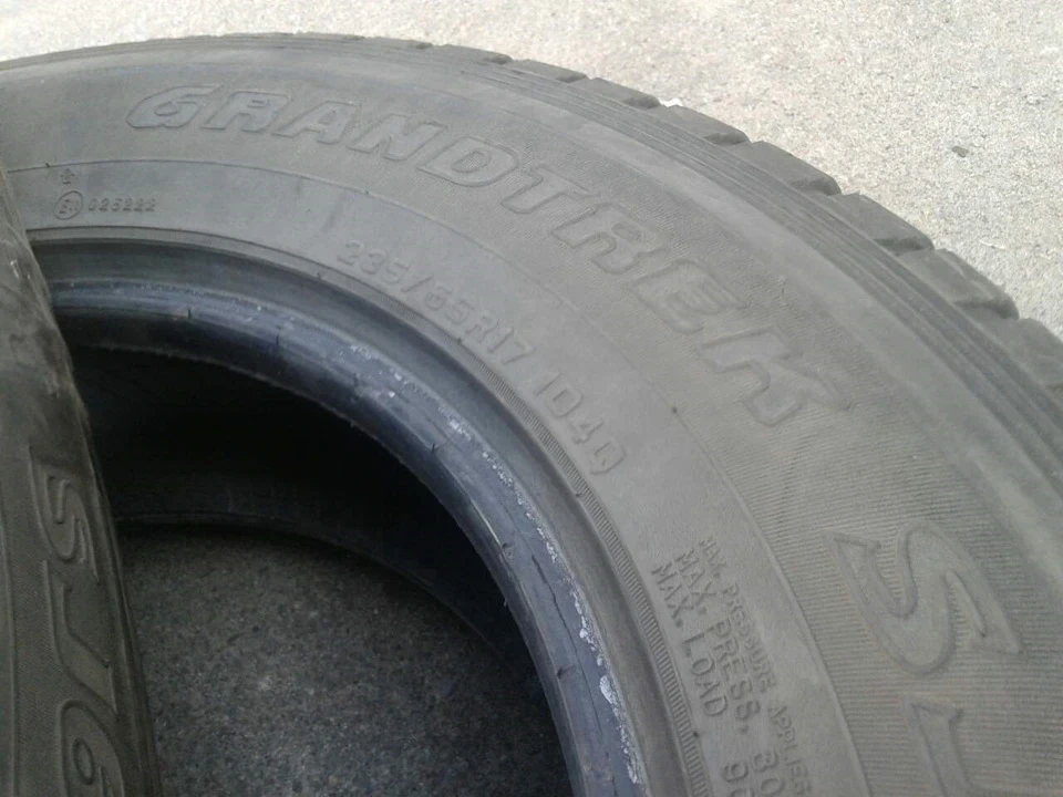 Продам гуму 235 65 R17