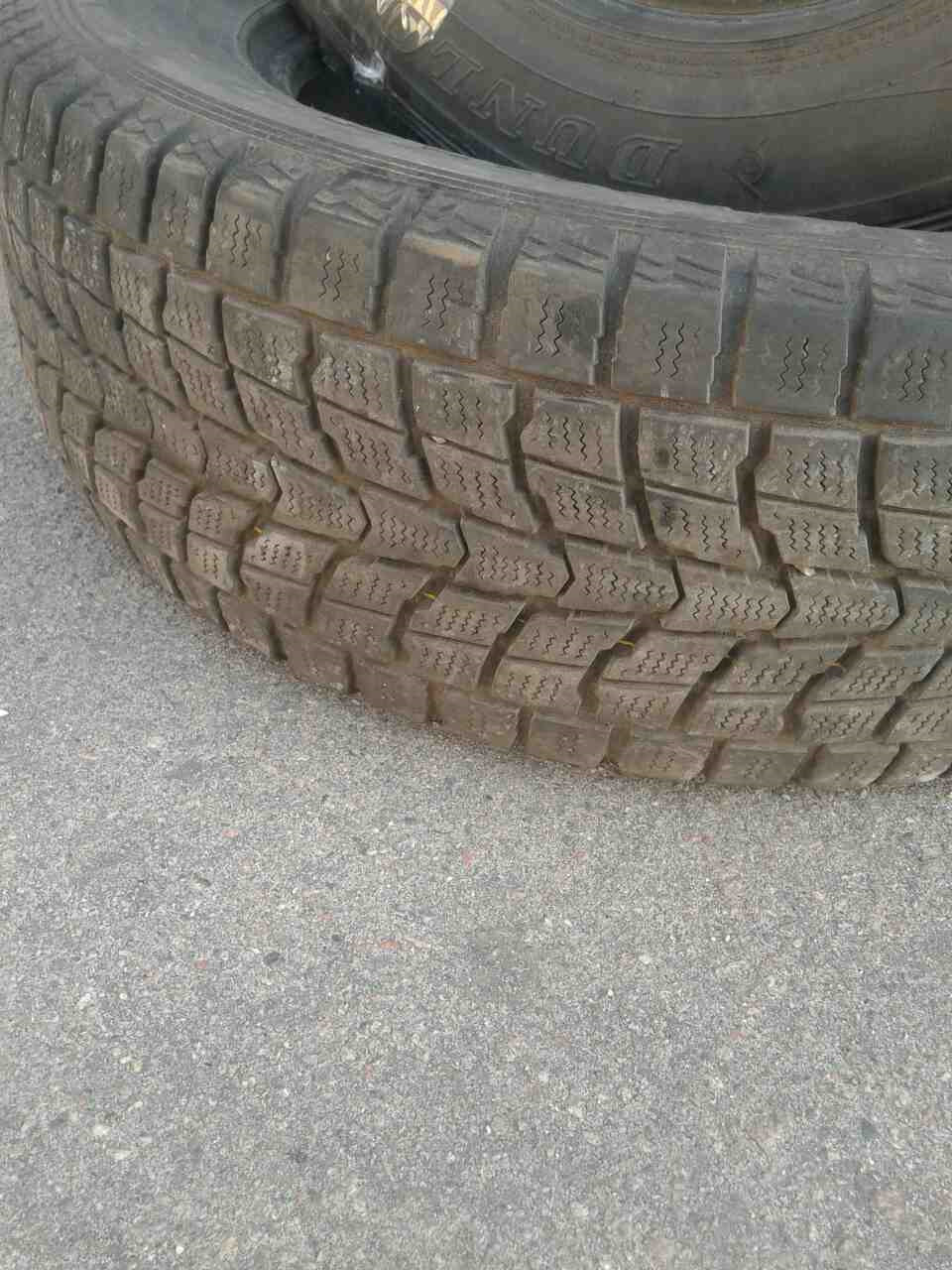 Продам гуму 235 65 R17 2