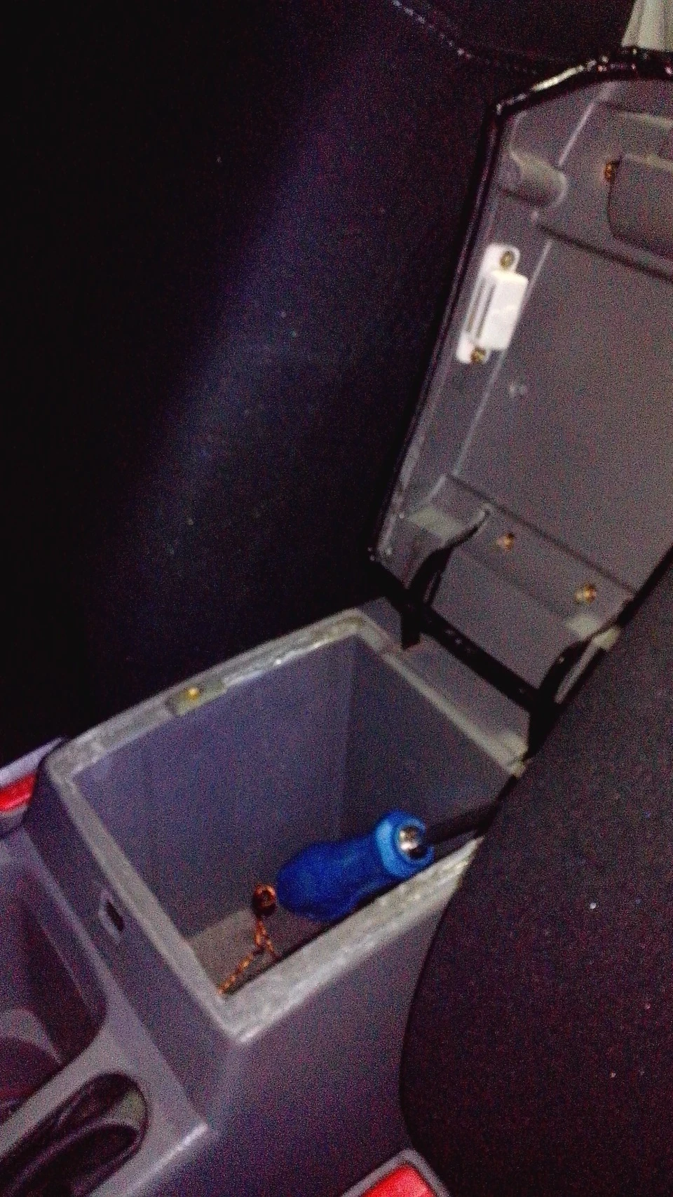 зламалася клямка підлокітника