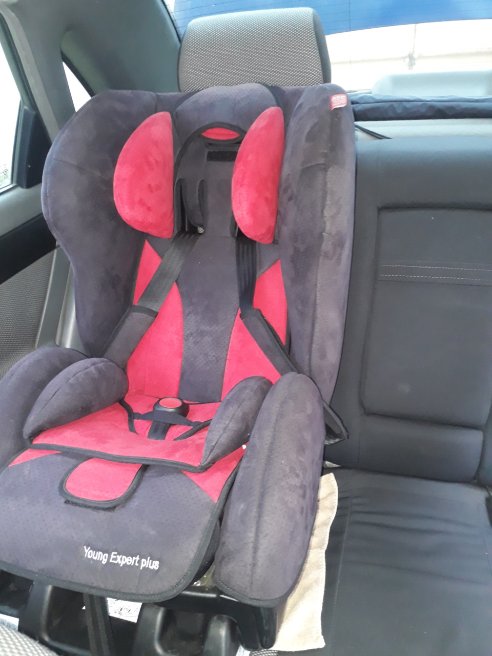Дитяче автокрісло Recaro Young Expert Plus 2