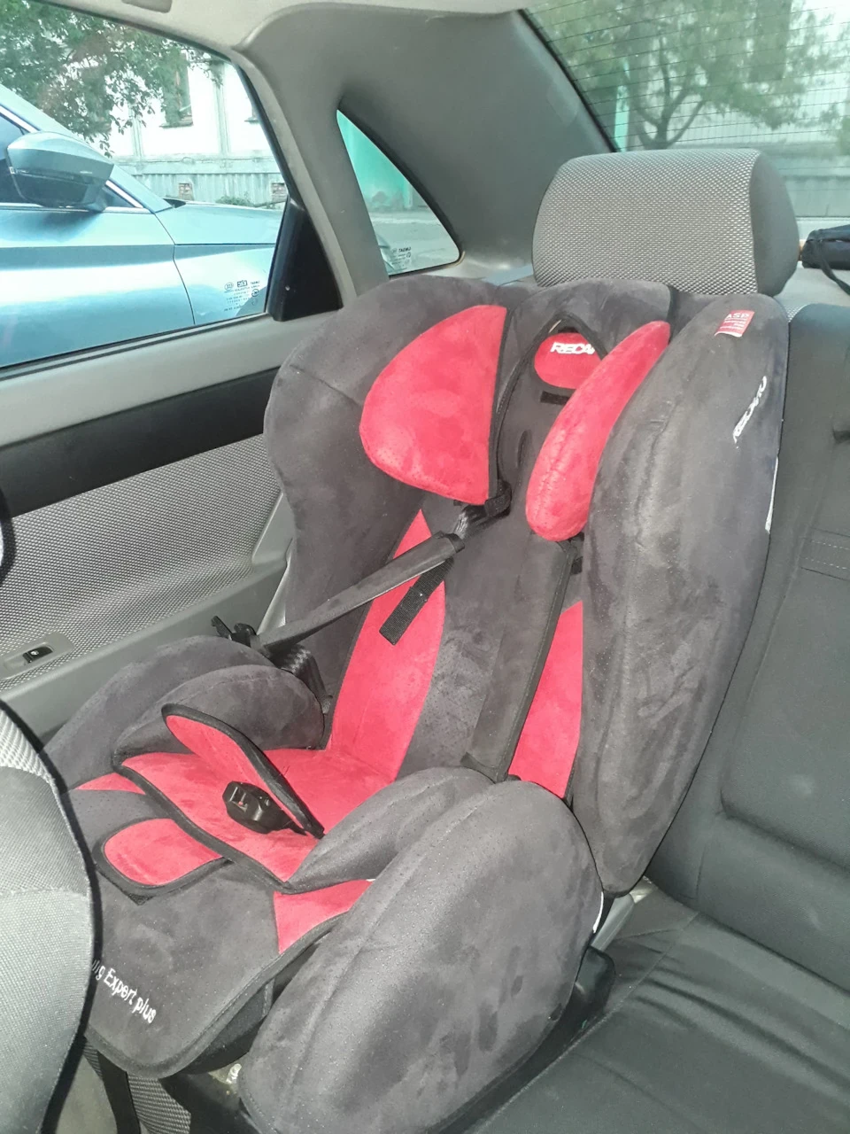 Дитяче автокрісло Recaro Young Expert Plus