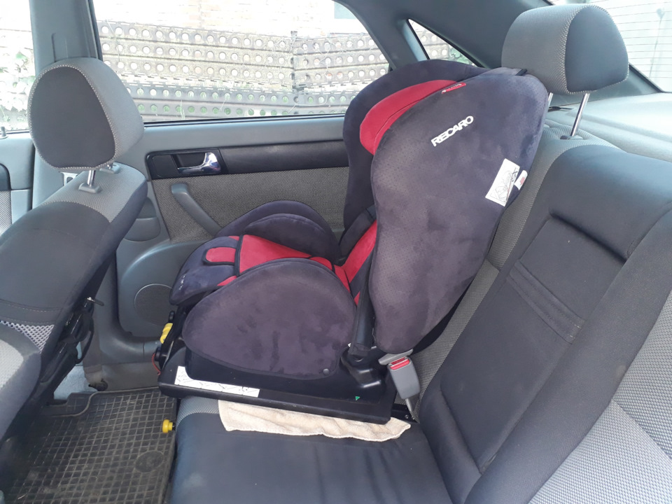 Дитяче автокрісло Recaro Young Expert Plus 4