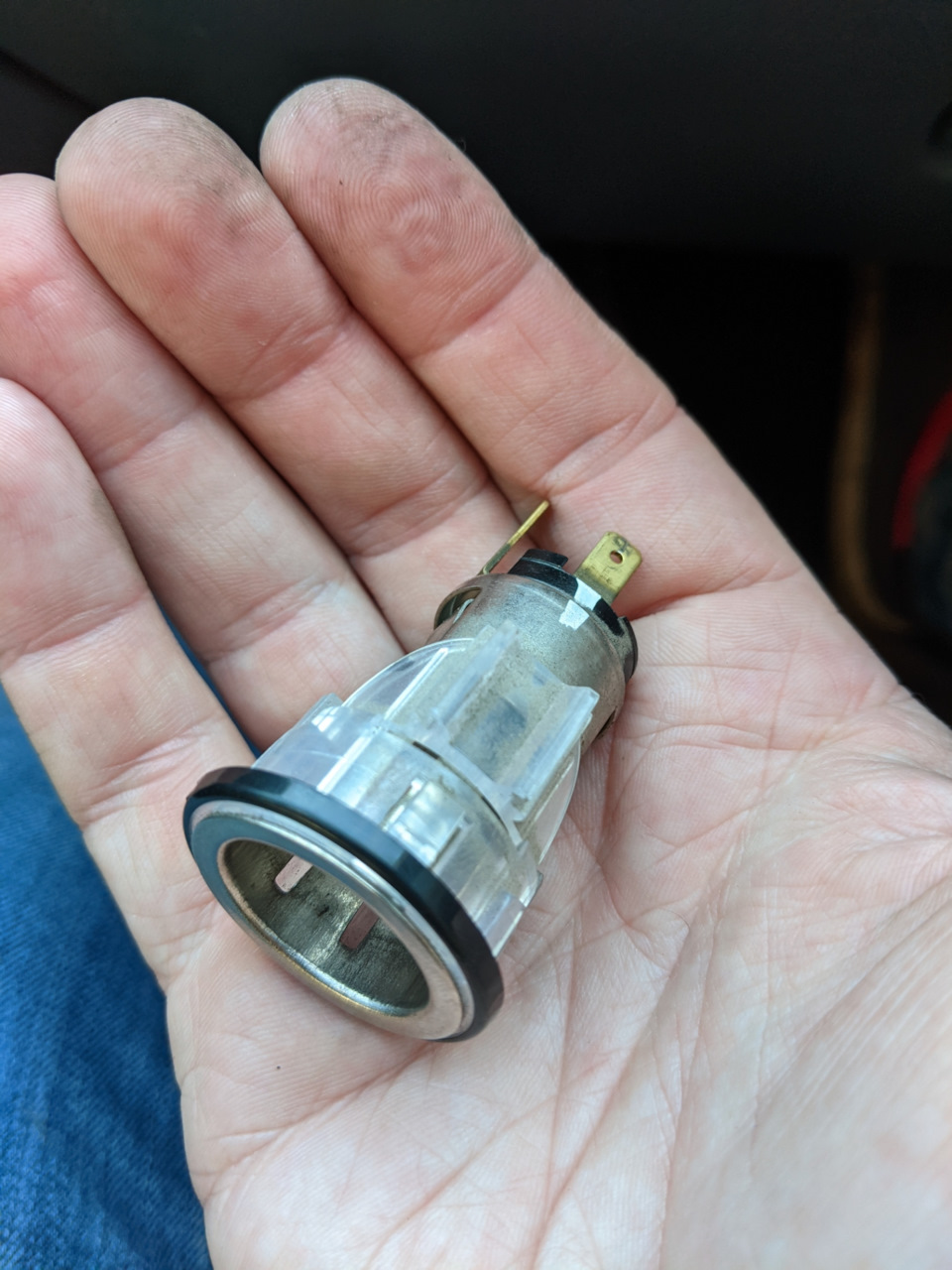 USB розетка зі швидкою зарядкою замість штатного прикурювача 4