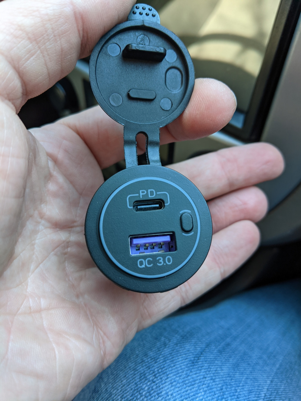 USB розетка зі швидкою зарядкою замість штатного прикурювача 1