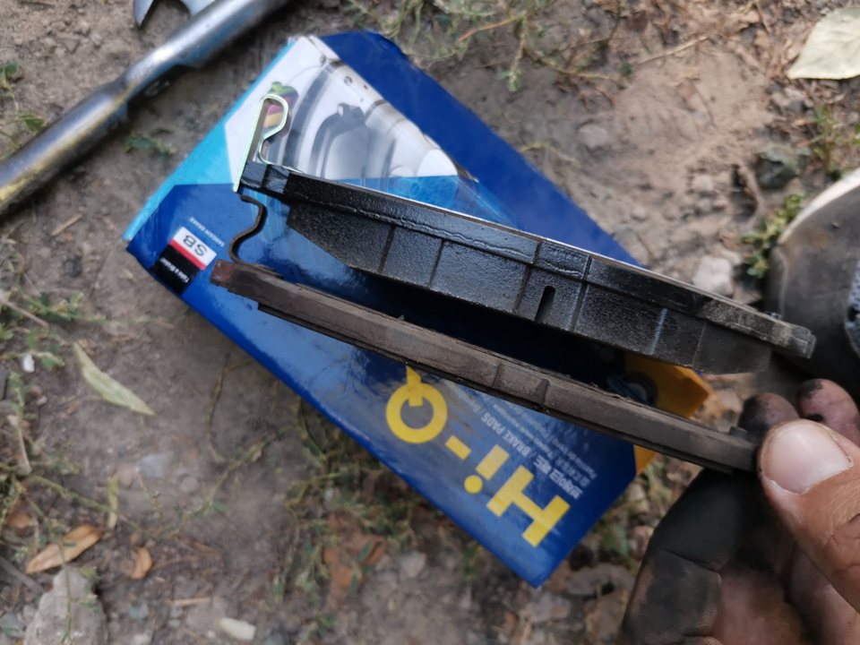 Заміна передніх гальмівних колодок 5