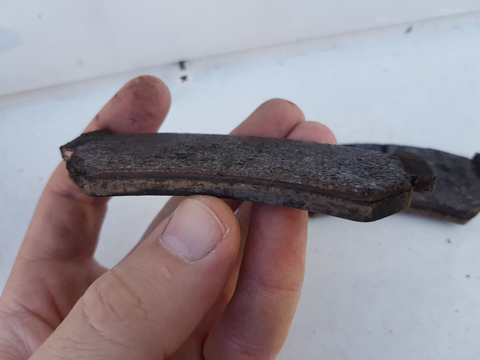 Заміна задніх гальмівних колодок 4