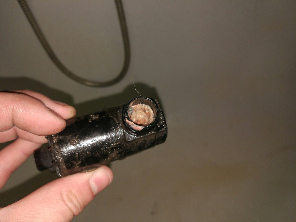 Насос омивача 2