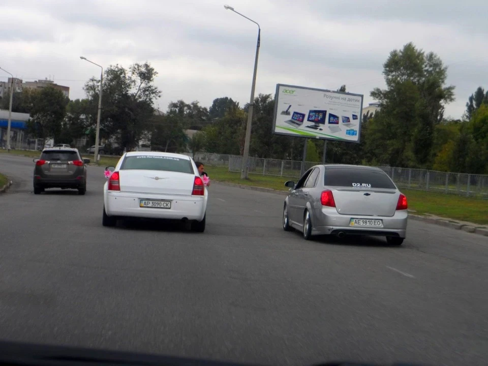 CHRYSLER 300С проти CHEVROLET LACETTI
