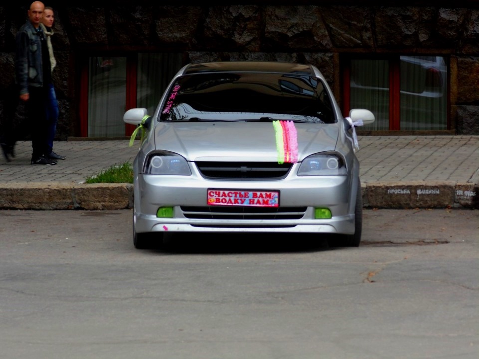CHRYSLER 300С проти CHEVROLET LACETTI 2