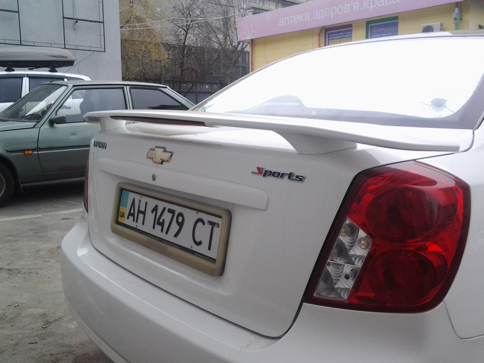 Спойлер пофарбований. 1