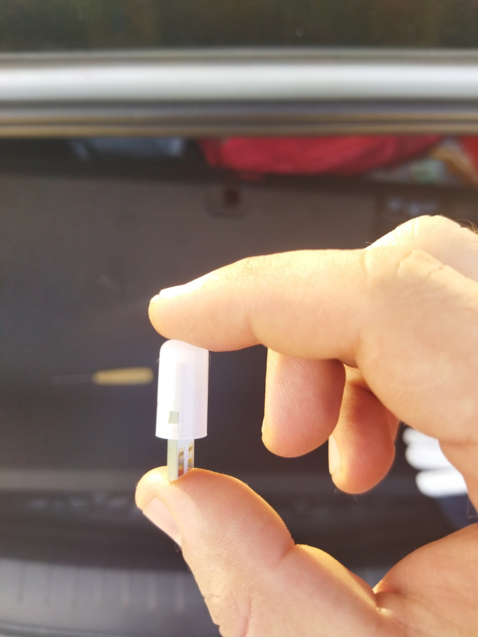 Запис № 6. Заміна ламп габаритів на Narva T10 LED 0.6 W (W5W) White 6000 K 3
